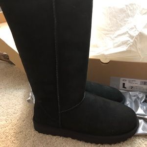 NWT! 100% Authentic Classic Tall II UGG Boots